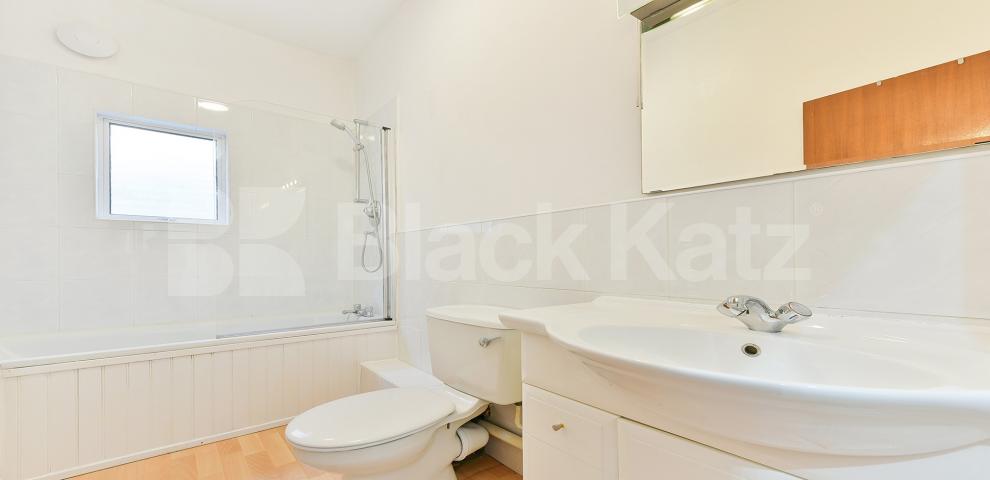 			NEW INSTRUCTION , 2 Bedroom, 1 bath, 1 reception Apartment			 Rosendale Road, West Dulwich